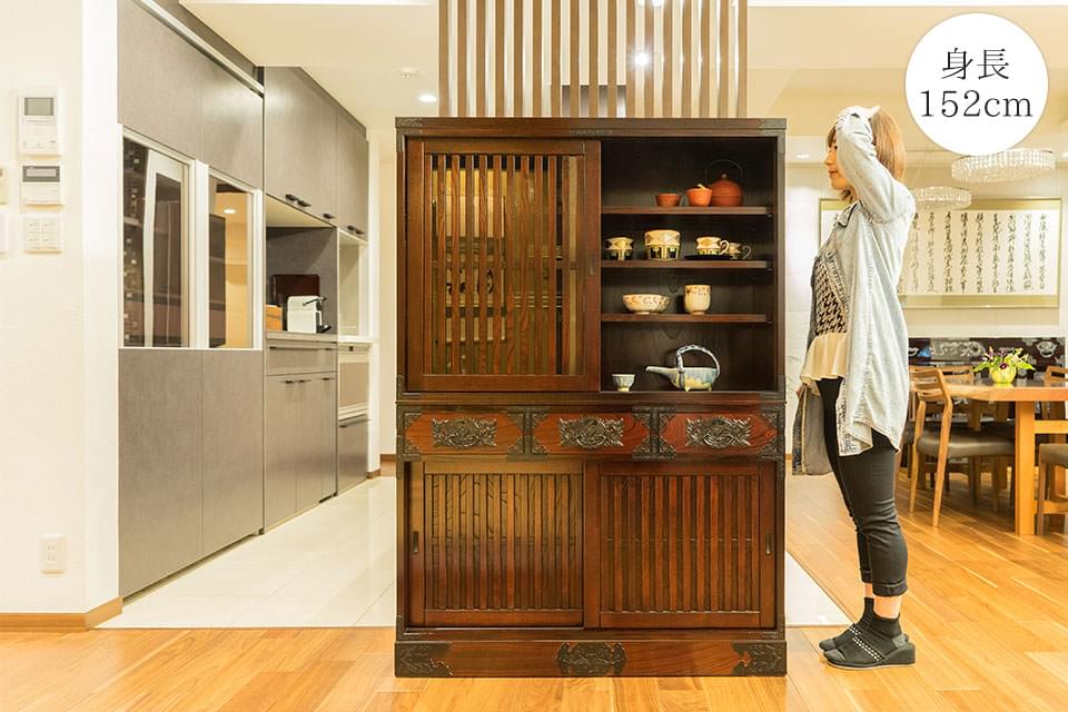 仙台箪笥　和箪笥　水屋　アンティーク　キャビネット 仙台箪笥の水屋箪笥に「うつわを飾るようにしまう」