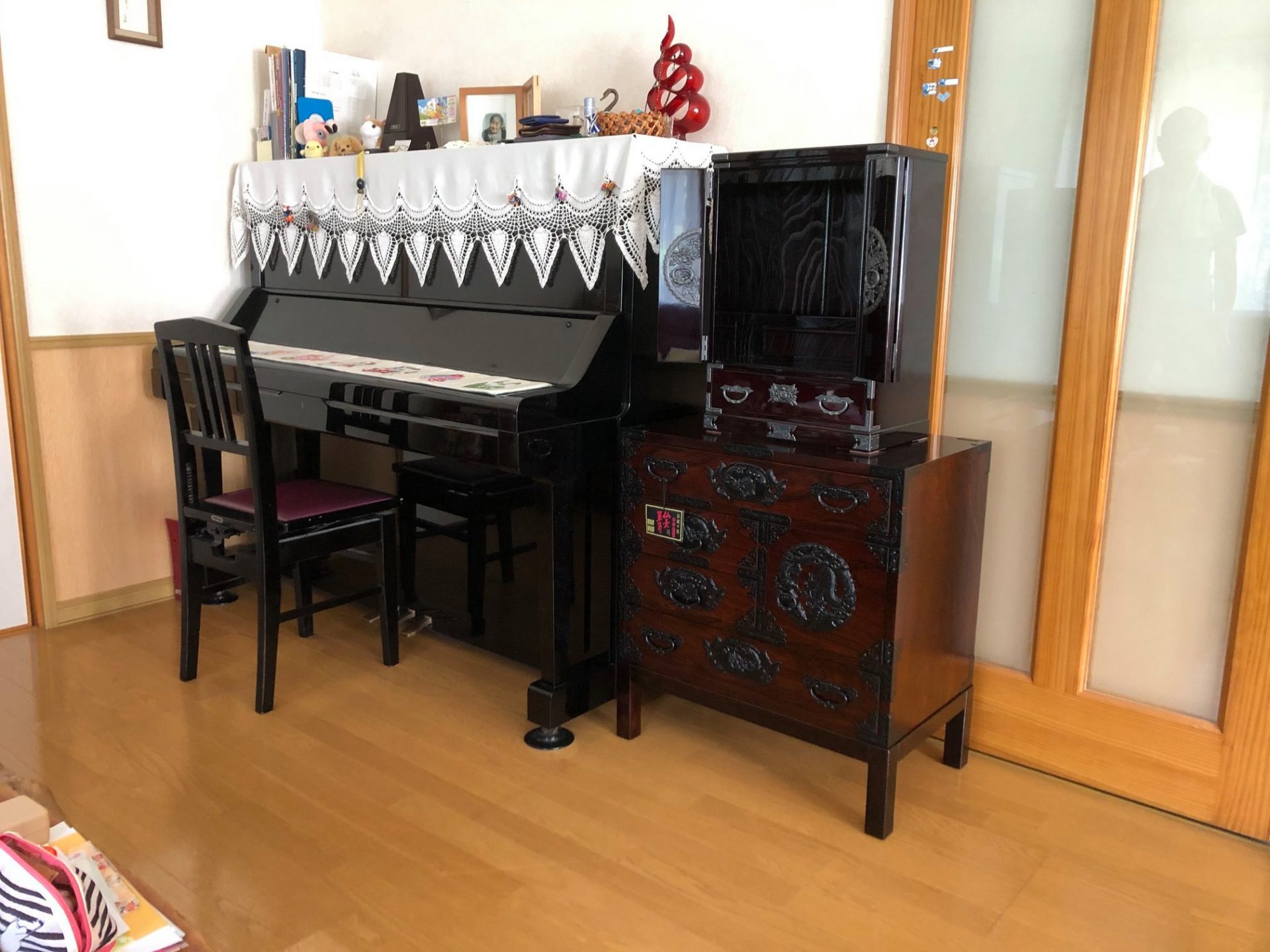 ピアノにも負けない木地呂塗りの鏡面仕上げ 宮城県K様邸 | 仙台箪笥