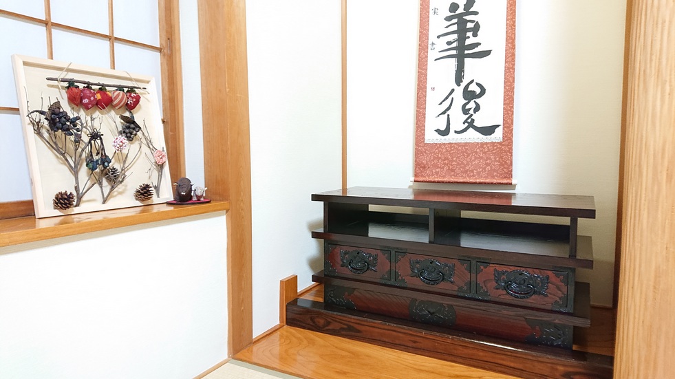 床の間を彩る仙台箪笥 仙台市T様邸 | 仙台箪笥専門店 欅（けやき