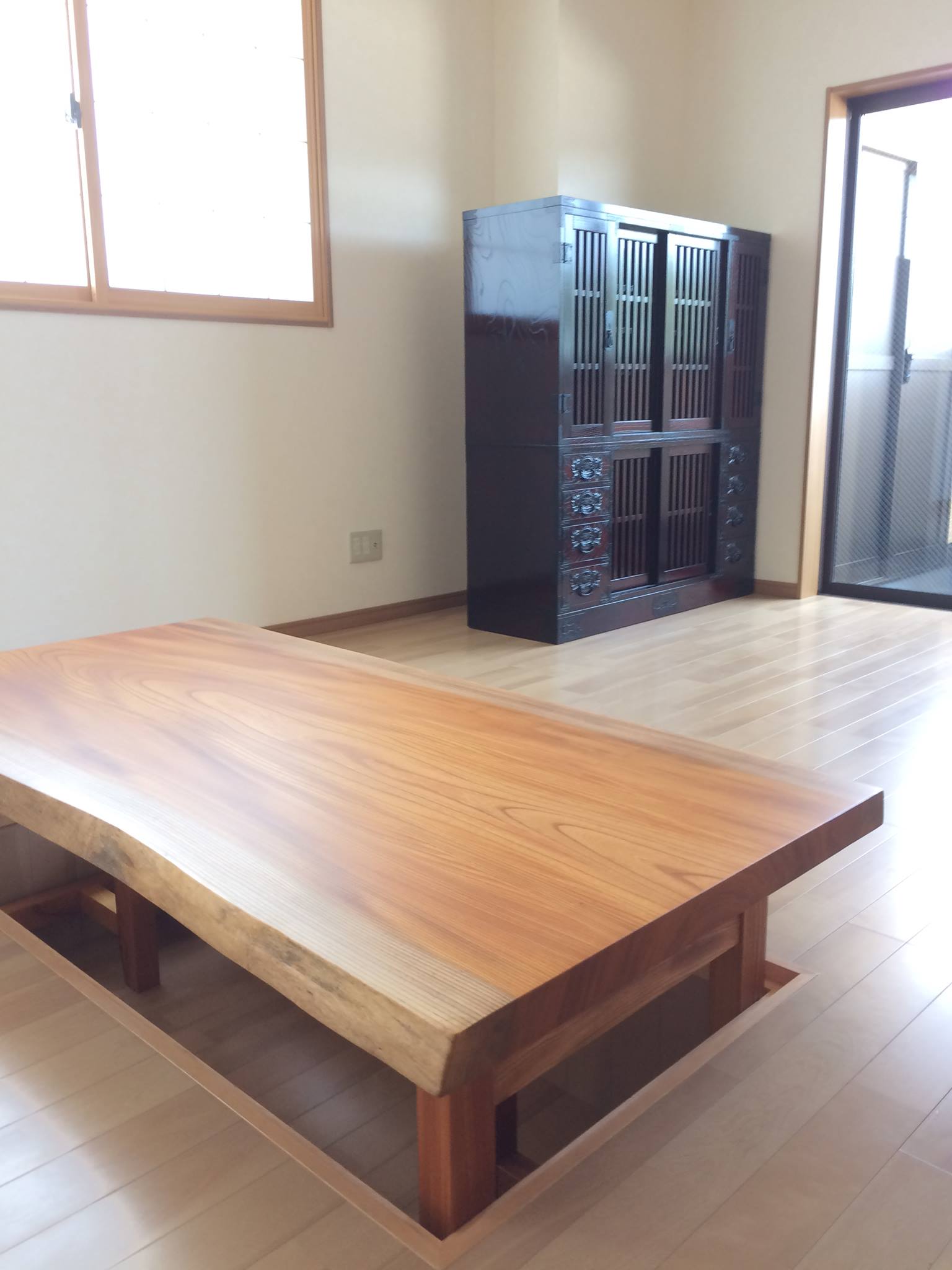 掘り炬燵に欅一枚板 宮城県I様 | 仙台箪笥専門店 欅（けやき）産業株式会社