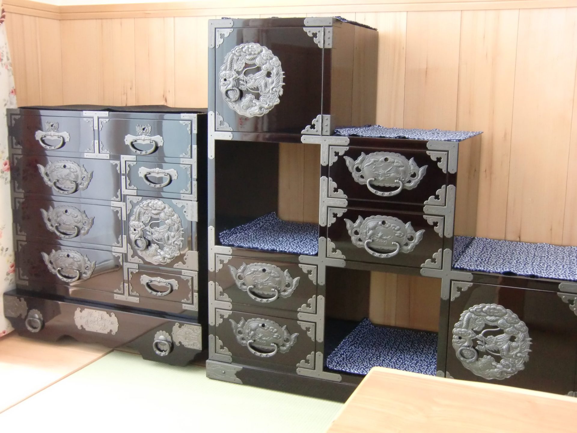 日本にしかない形－階段箪笥－ | 仙台箪笥専門店 欅（けやき